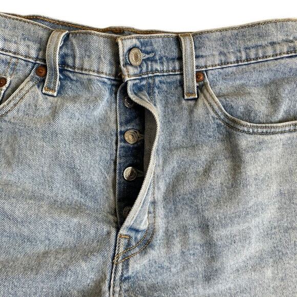Levi’s 501® High Rise Womens Shorts Tango Light Wash Cut-off Button-fly Frayed - Picture 10 of 16